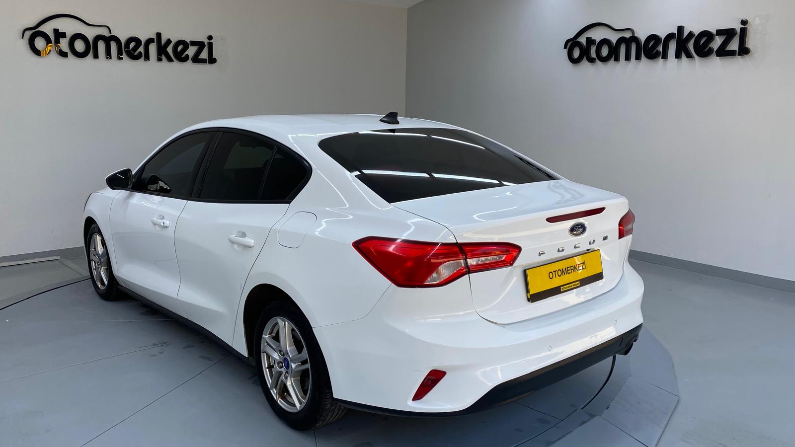 FORD FOCUS 6